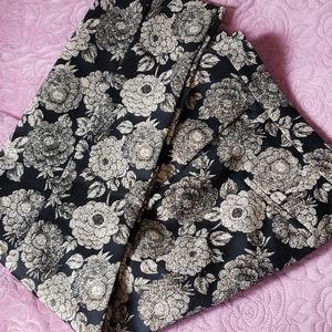 Ann Taylor black and gold shimmer floral pants